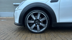 MINI Hatchback 1.5 Cooper Exclusive 5dr Auto Petrol Hatchback